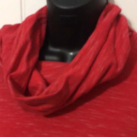 Red pullover - Picture 2 of 4